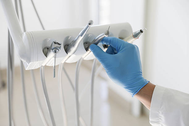 Professional Tooth Extraction technician working in Litchfield, IL